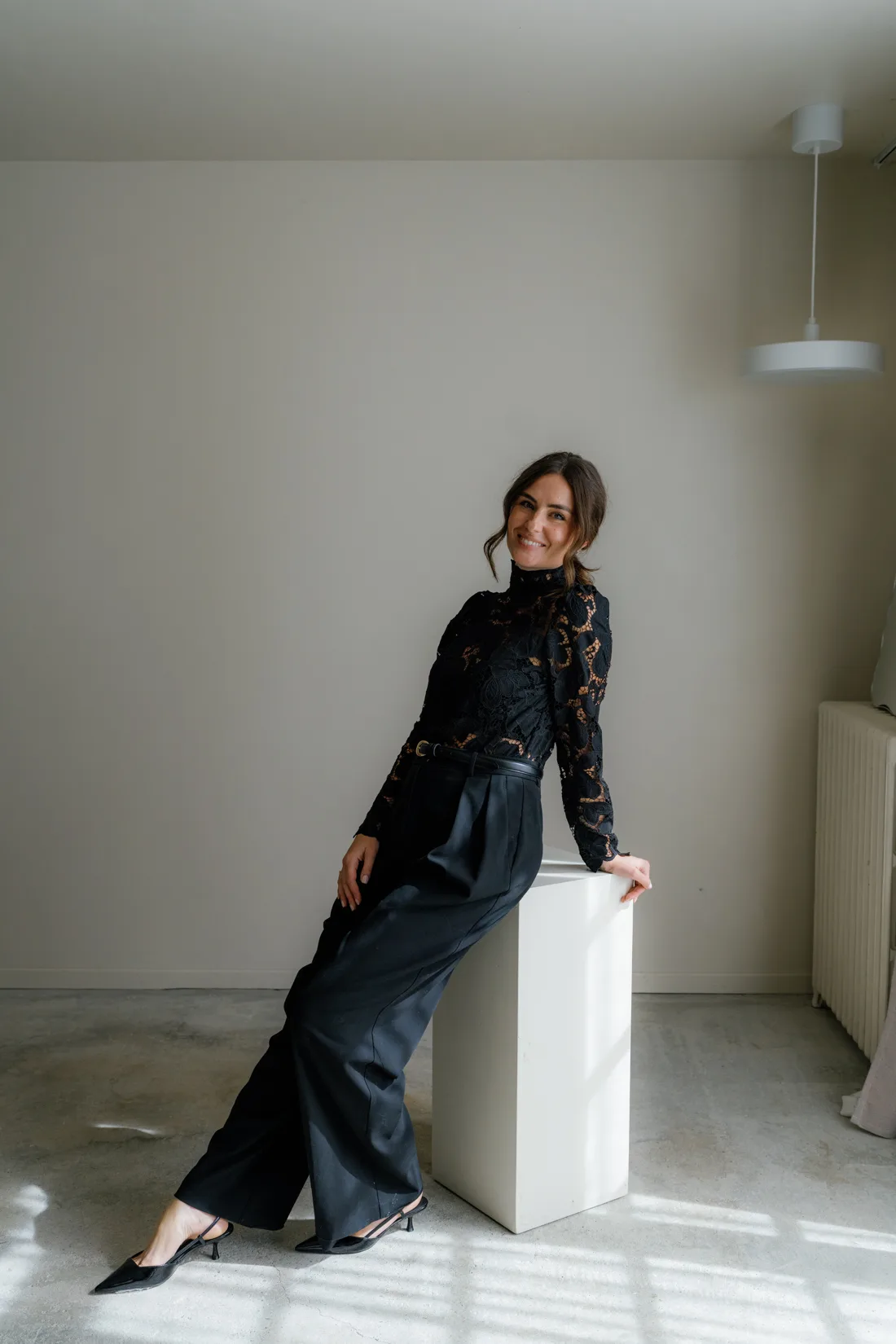 Marine Simon, make-up and hair artist, in her studio